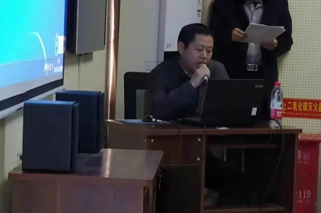 河南省腔镜疝修补学组中原行规范化疝修补巡讲信阳站活动举行