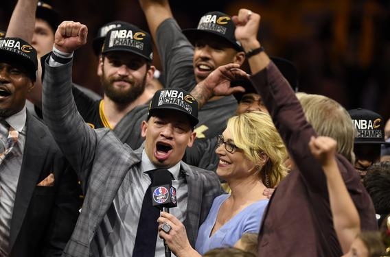 战术鬼才泰伦卢5招激活快船,骑士3比1逆转纪录片泰伦卢