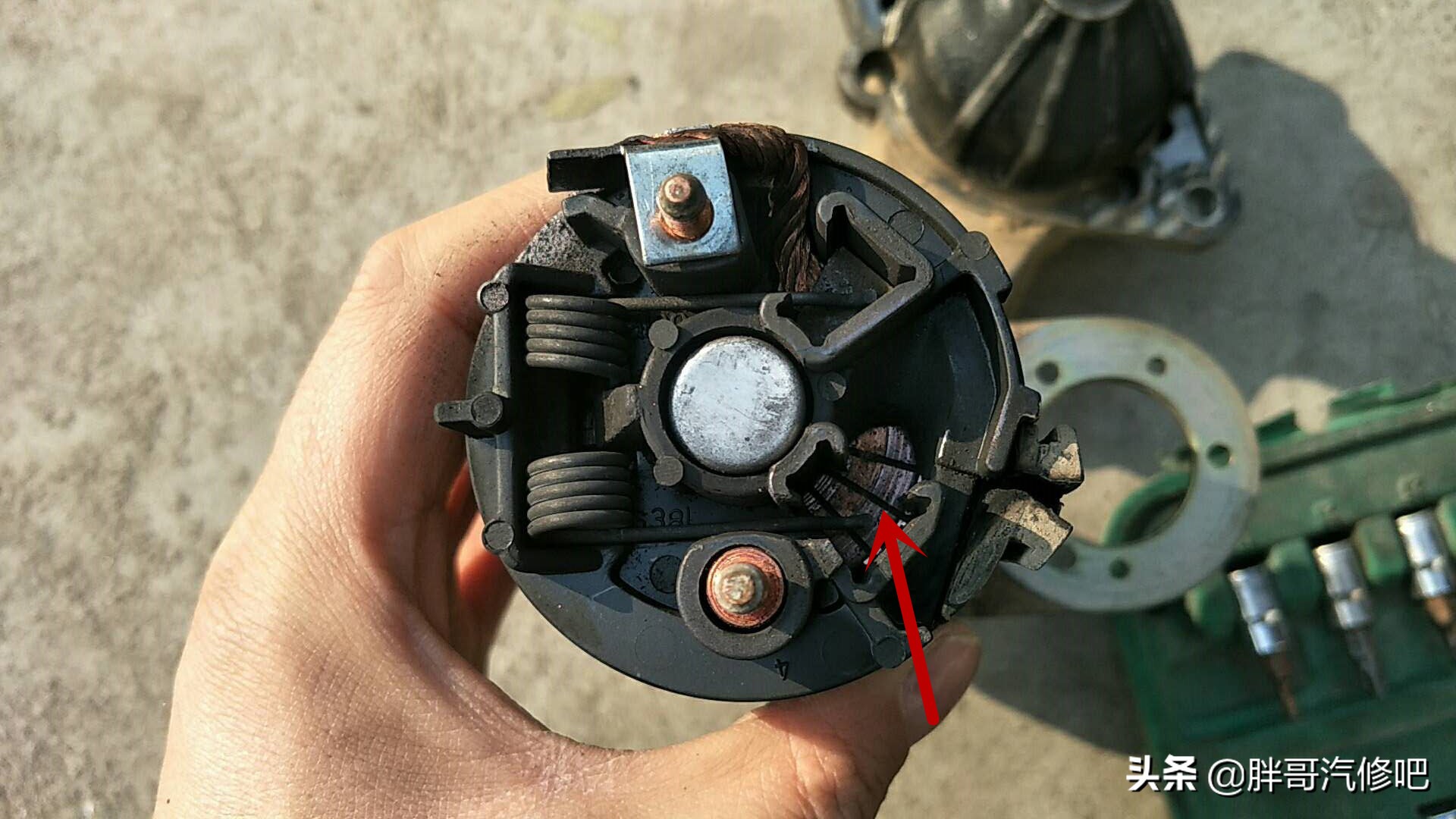 别克凯越更换起动机碳刷教程,凯越起动机马达更换碳刷图解