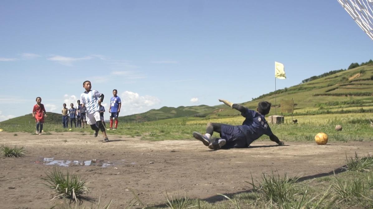 《前进吧！少年》央视热播，导演郭宗福专访，云端上的足球梦