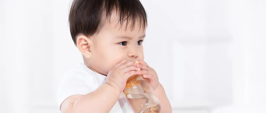 一分钟看懂月嫂和一般保姆,人工喂养母乳知识