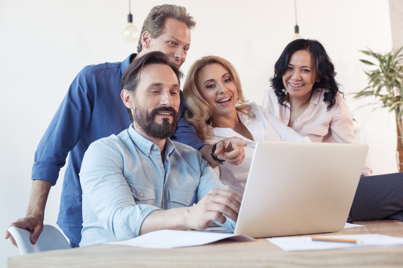 刚进一家公司同事很冷漠怎么办,刚进公司同事对我冷漠