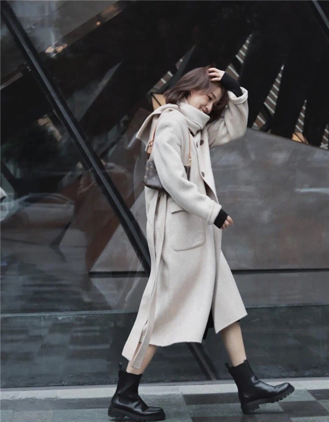 杨幂超爱这款烟筒靴！不仅能拯救腿型不直，还显高又显瘦