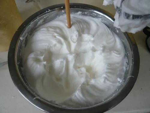 电饭锅有哪些功能和用途,电饭锅水多还是少会溢出来