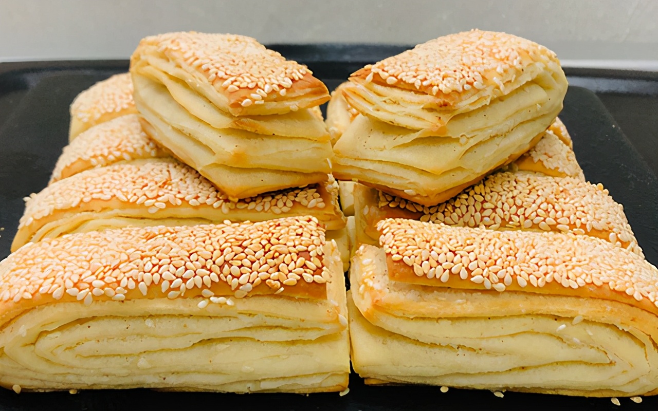 怎么做黑芝麻饼又酥又脆,用面粉鸡蛋芝麻做软饼做法