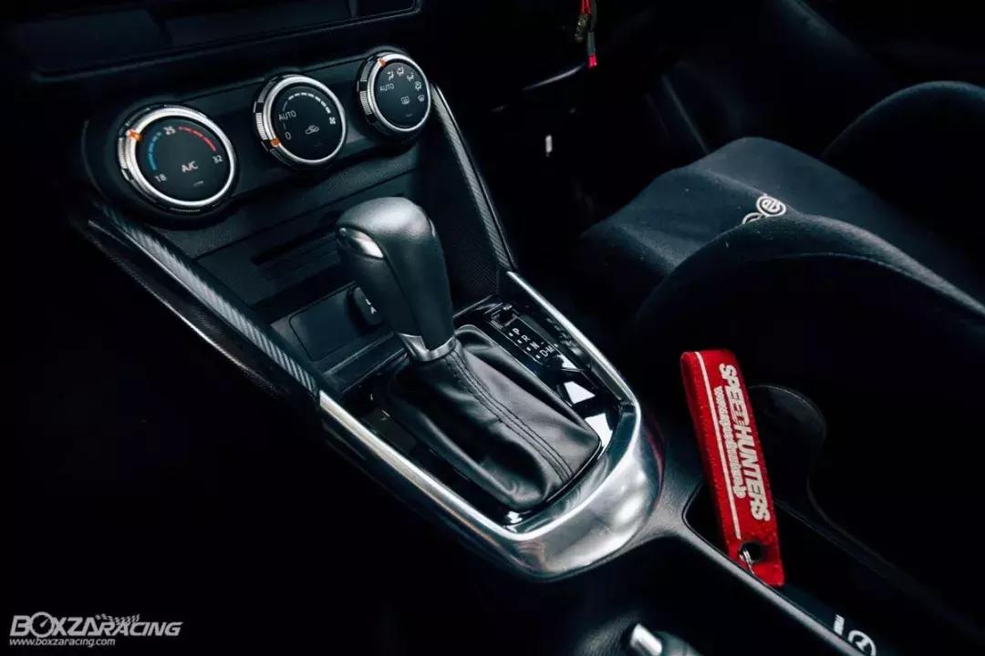 马自达2改装阿尔派车机音响,马自达2.0改装案例