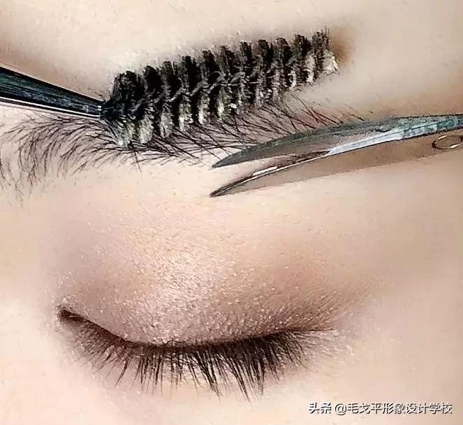 眉毛怎么画好看最简单的,初学眉毛怎么画才能根根分明