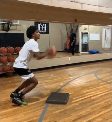 顺步突破放球位置,顺步突破球