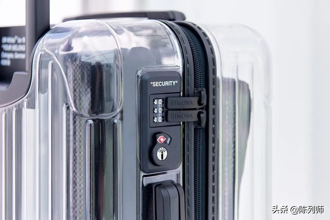 offwhite风格,白色品牌陈列搭配