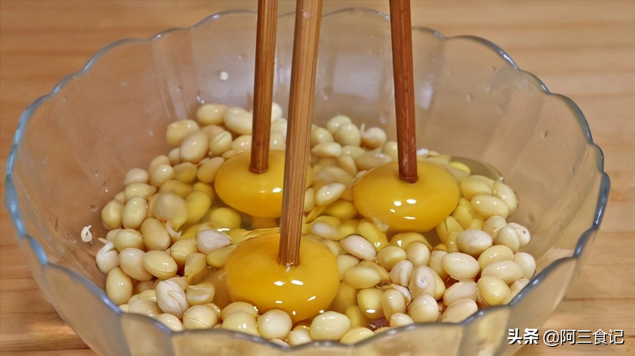 面食新吃法黄豆加个鸡蛋,黄豆和鸡蛋拿来做菜怎么做好吃