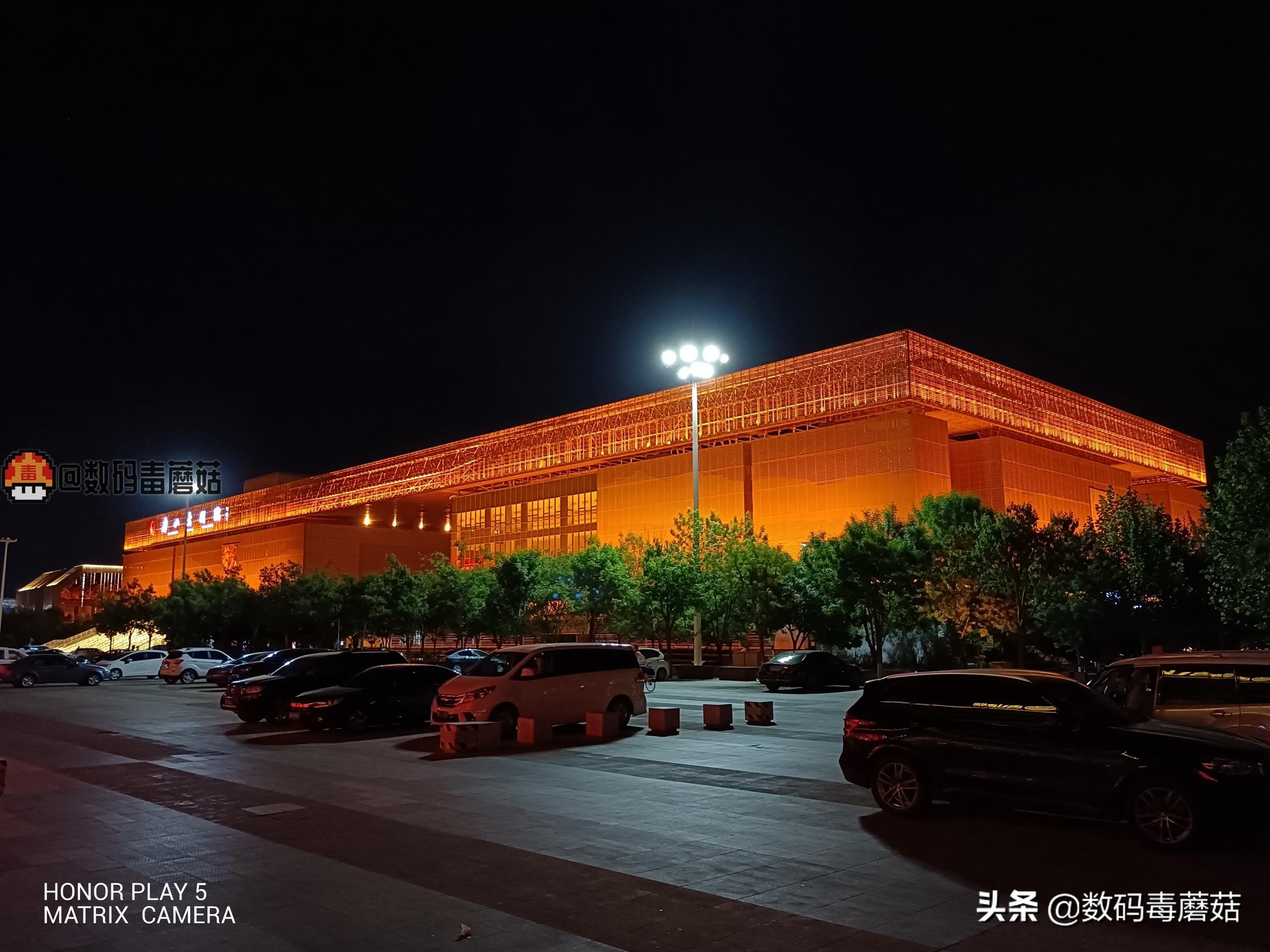 荣耀play5防水测试,轻薄便携式无线充电