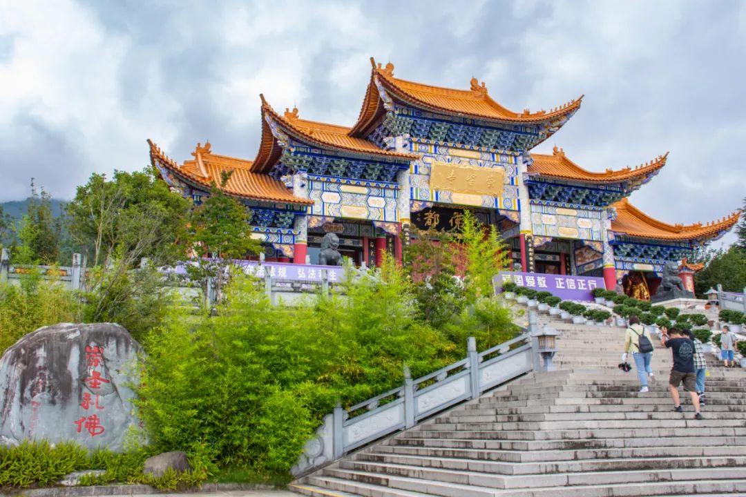 特殊时期的大理三塔,大理崇圣寺三塔南诏风情岛