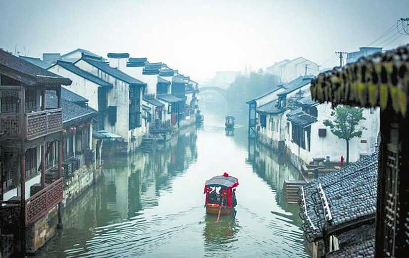 此处早期因湖蚕丝富甲一方，被称为丝绸之府，有700年历史