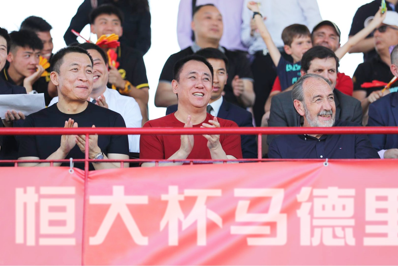 许家印观战国足,许家印亮相马德里为国足小将助威