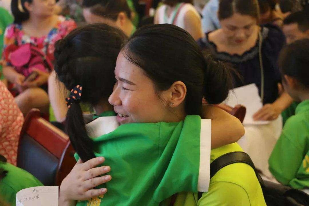 学习压力太大,13岁“学霸”女孩头发*光脱**:孩子的压力如何排解?