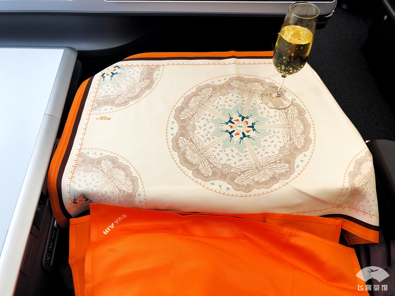 日本航空超级经济舱和经济舱 (日本五星航空公务舱)