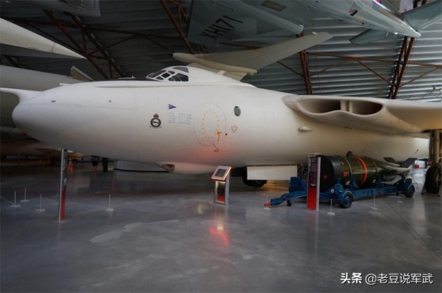 英国v型轰炸机,英国三神轰炸机