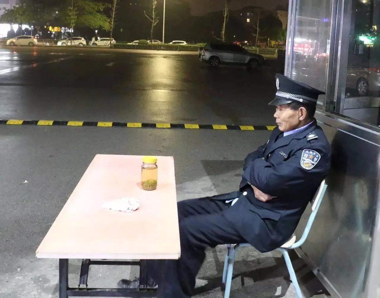 在深圳做保安有月入7000的保安吗,在深圳当过保安