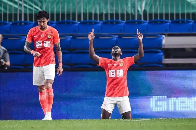 沪媒评恒大视频,沪媒评价恒大归化团队