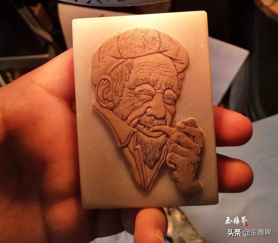 时间都去哪儿了？玉雕师琢出人间温暖，看哭了