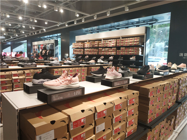 晋江鞋都安踏,福建晋江李宁安踏运动鞋