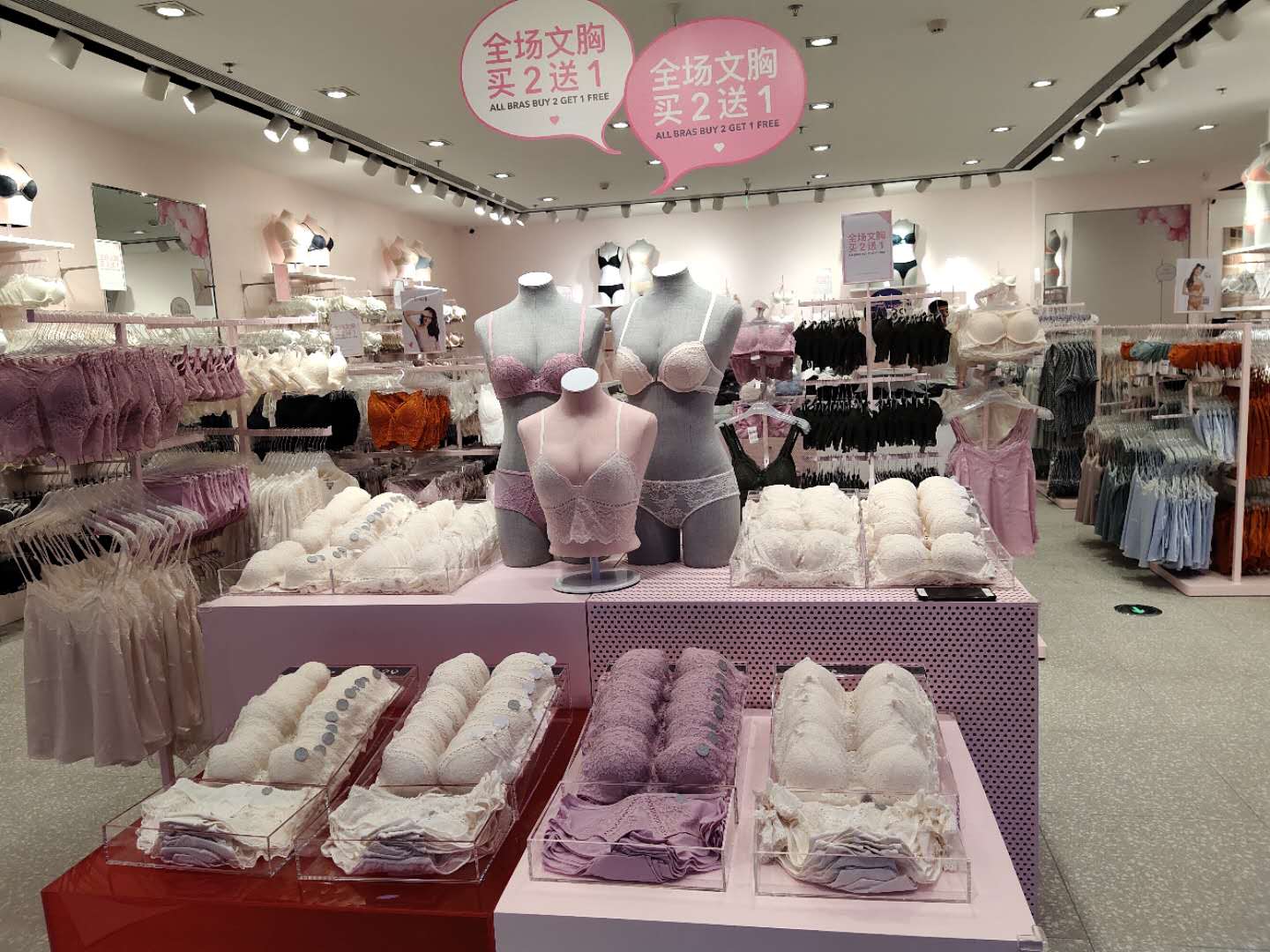 68内衣加盟店,68平米内衣店装修设计