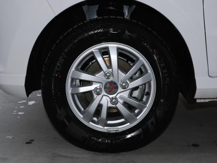 五菱宏光1.2排量试驾视频,五菱宏光一二三代比较