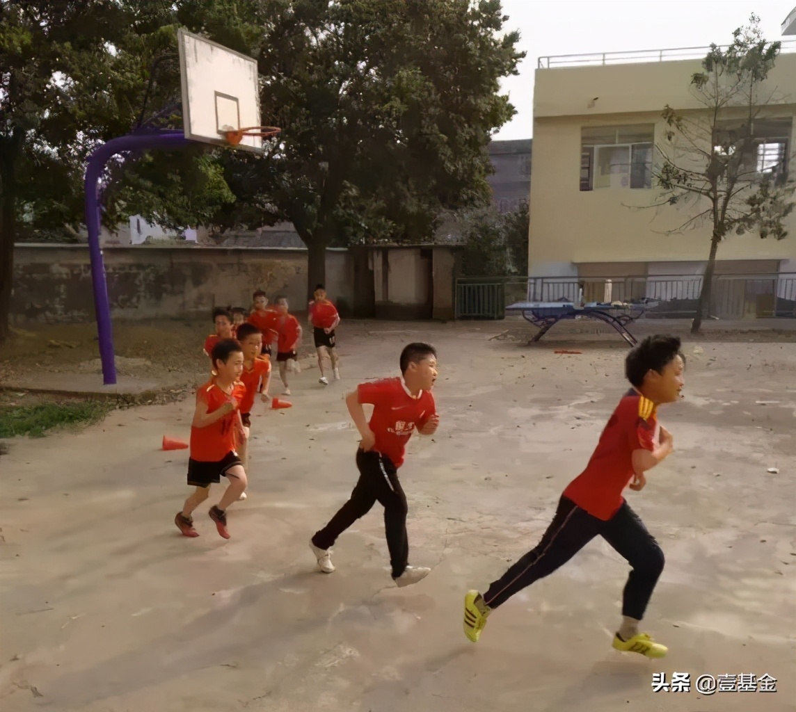 球队目前的目标还是全力冲击冠军,我们球队