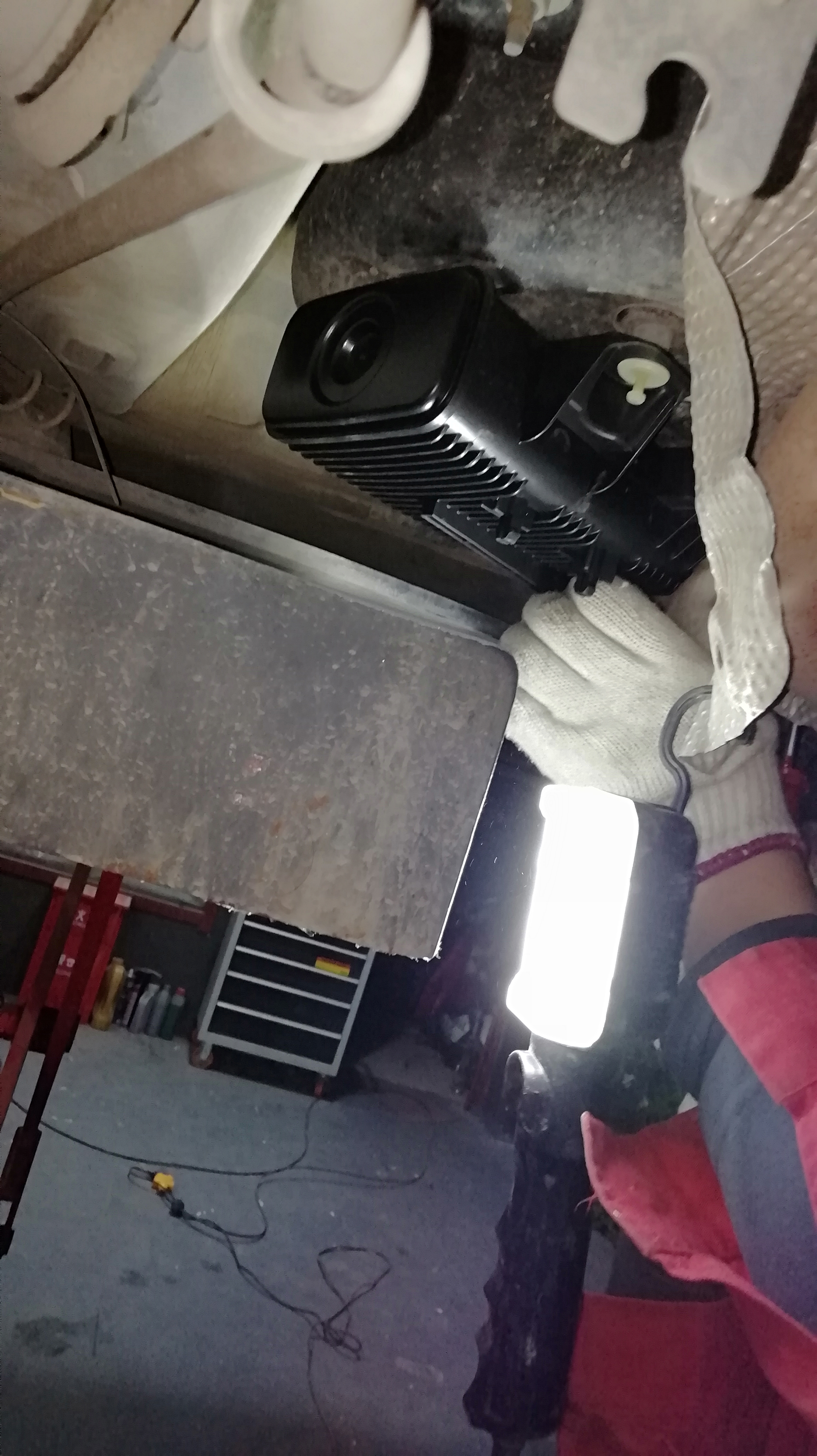 雪铁龙世嘉油表不准油耗增多，雪铁龙世嘉碳罐灰虑堵塞油泵损坏