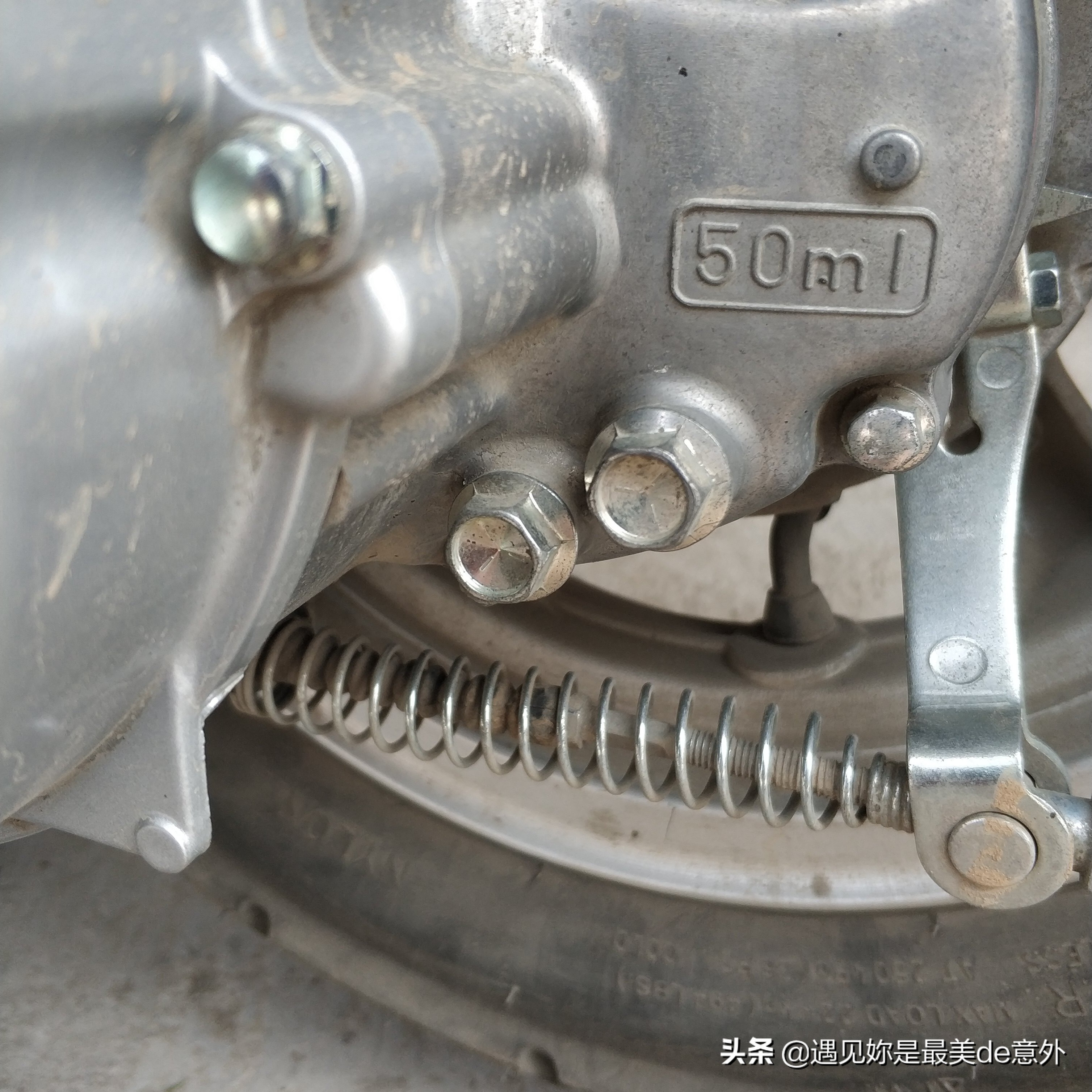 踏板摩托车保养加齿轮油,踏板摩托车齿轮油能用机油代替吗