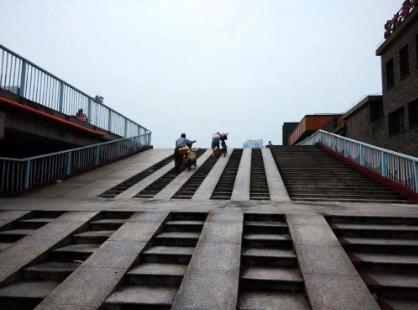 电动车爬坡度起步的正确方法,电动车爬坡的正确使用方法