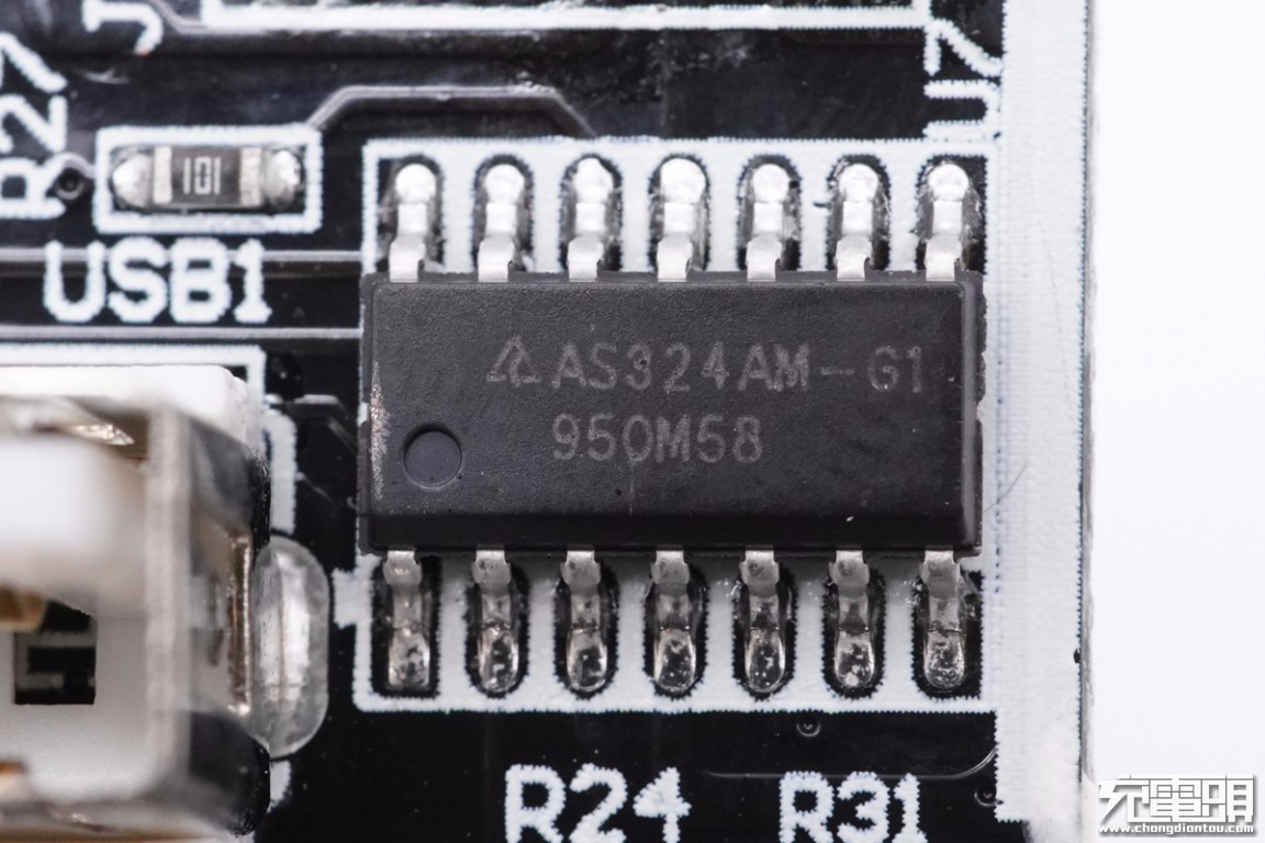 公牛插座新款和老款拆解,带USB接口公牛插排