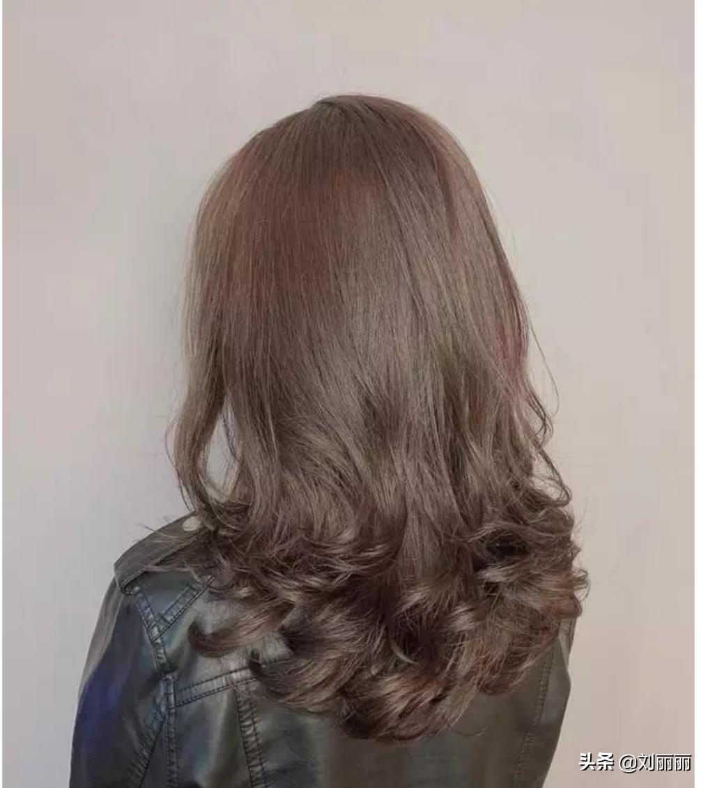 70后超短发烫发发型免打理减龄,50岁减龄发型短发烫免打理