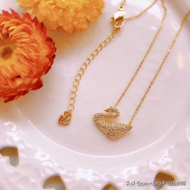 施华洛世奇黑天鹅和银天鹅哪个贵,施华洛世奇黑天鹅项链推荐视频