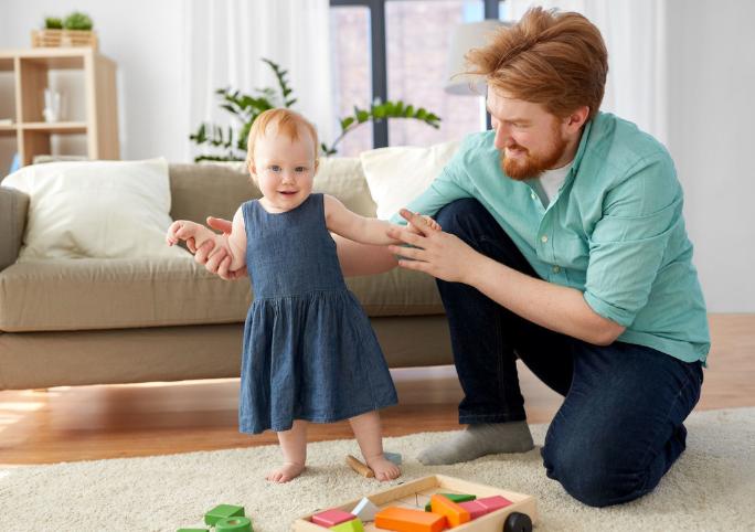 宝宝一岁内动作,怎么判断一岁半宝宝大脑发育好