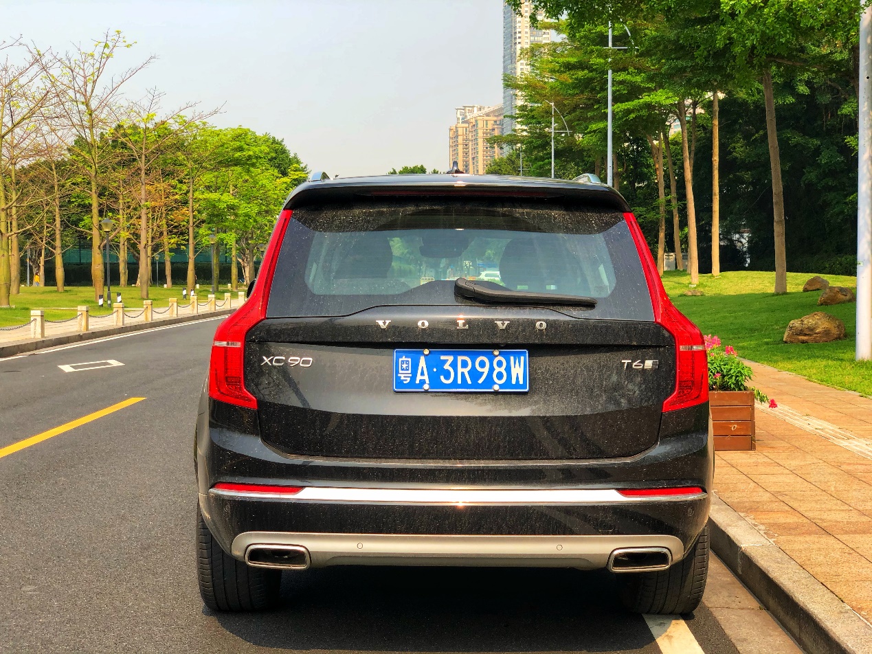 沃尔沃xc90七座高科技安全配置,沃尔沃xc90与s90哪个更安全