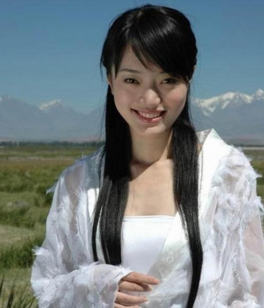 《那闺女》欣然不仅是作家还演过《丑女无敌》！但旧照完全认不出