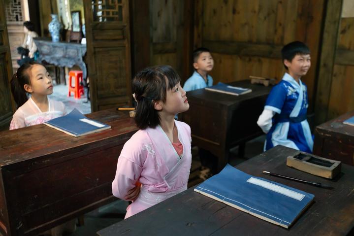 宜昌这个地方产美女，有一个大家都认识，现在还能让熊孩子涨知识