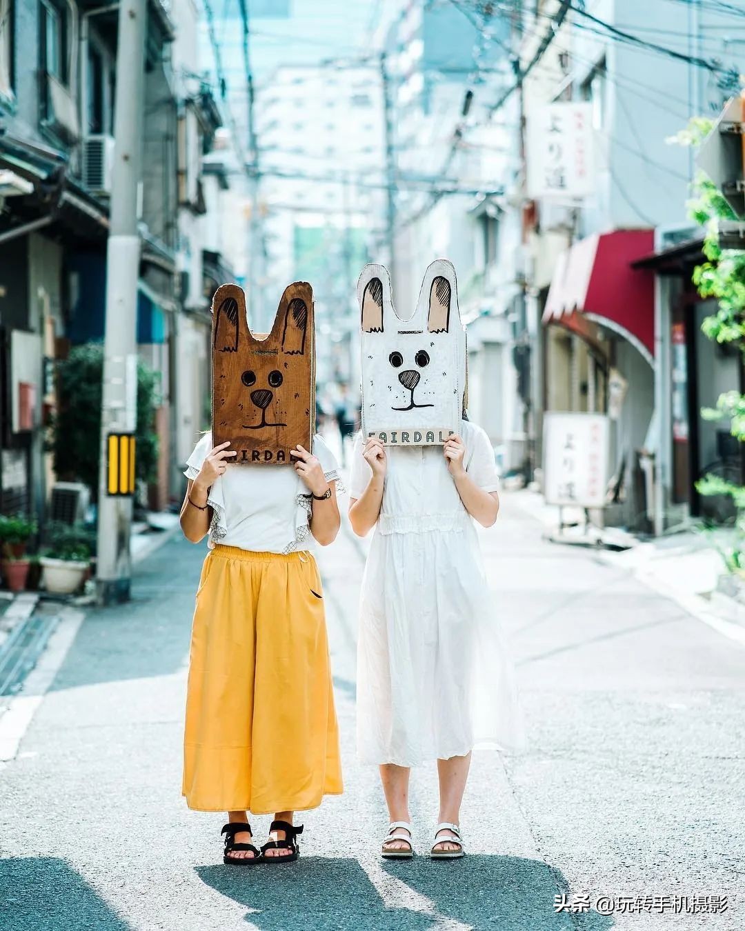 闺蜜拍照姿势创意二人,闺蜜雪地拍照姿势大全