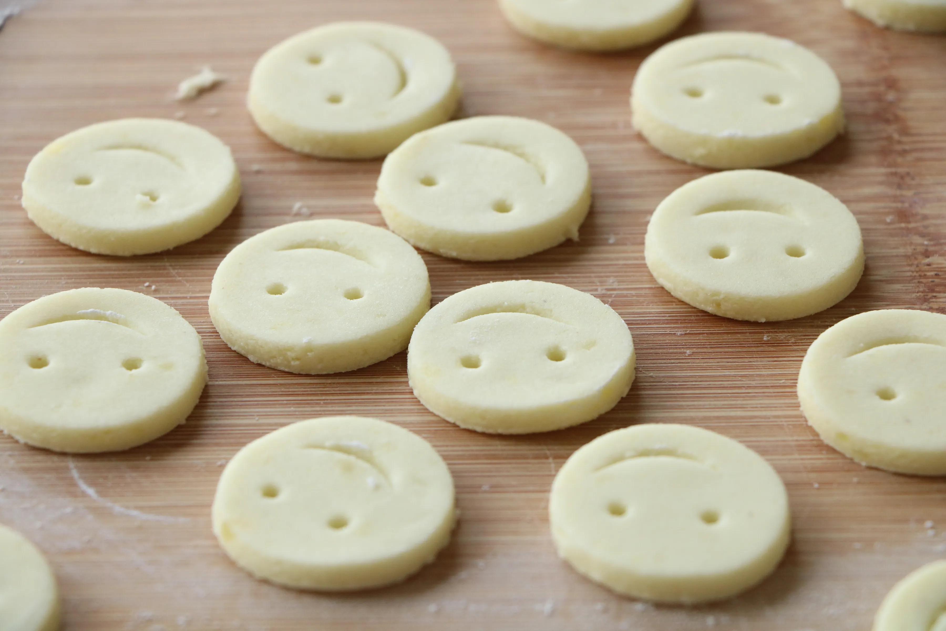 怎么做笑脸土豆不油炸,餐厅脆皮土豆怎么做