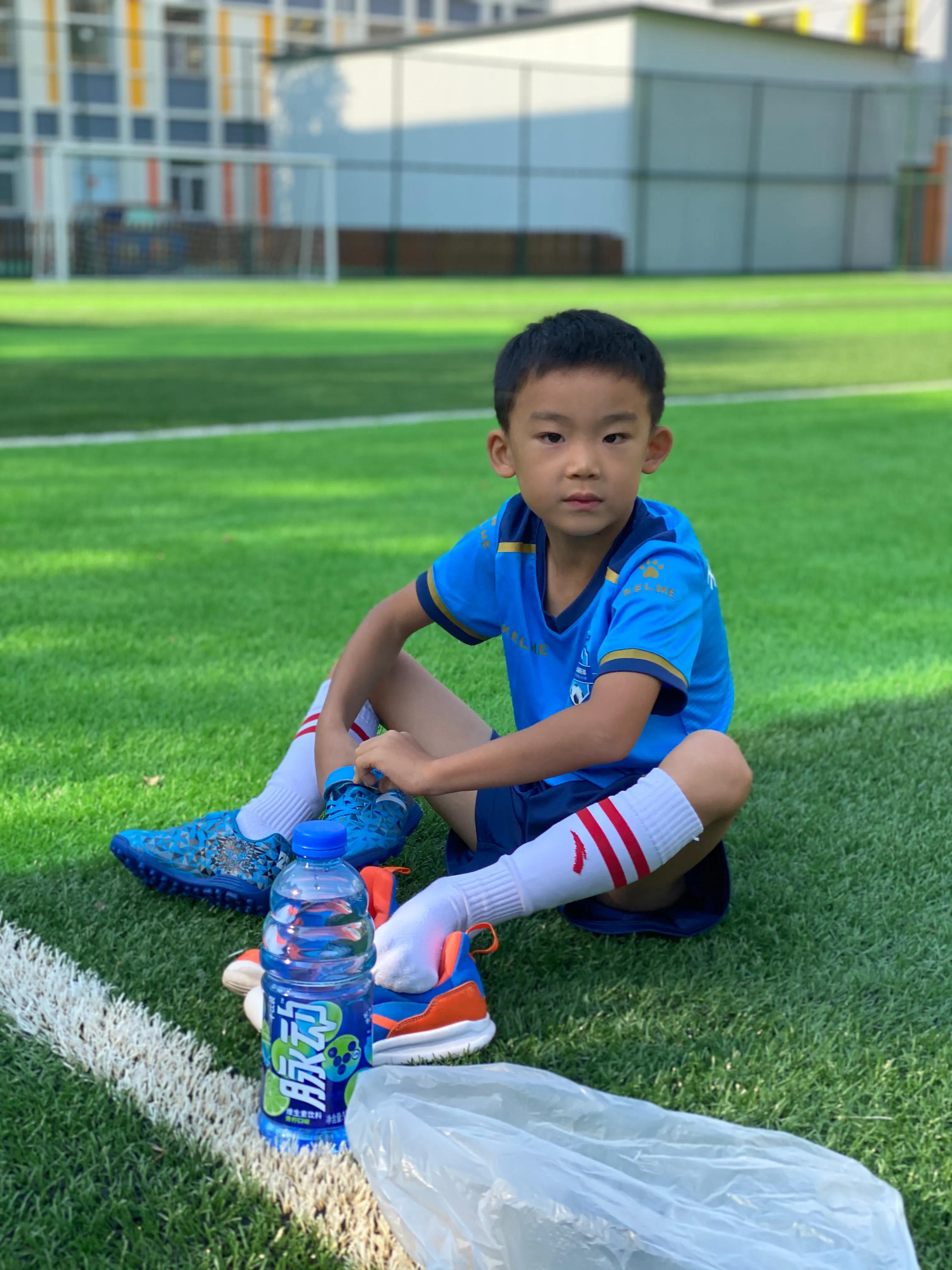 我和足球的故事300字,我和足球的故事开头