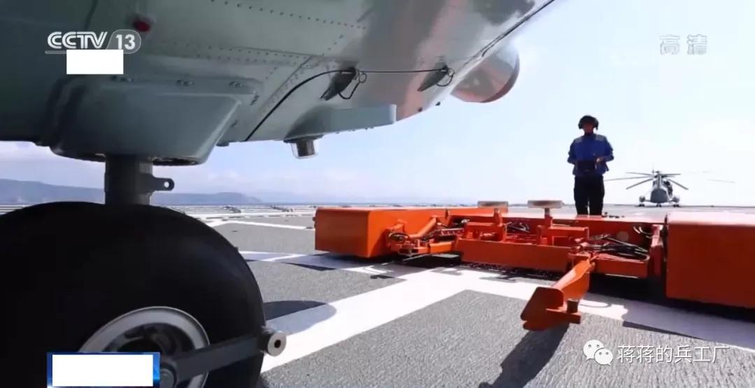 国产遥控飞机牵引车,中国新型航母牵引车