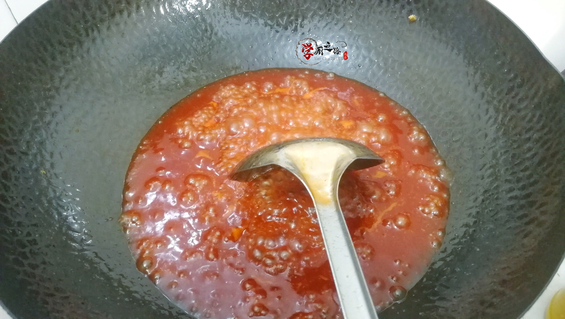 松鼠鱼口味酸甜宴客倍儿有面,厨师制作松鼠鱼