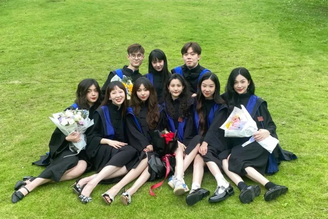 美院中国风学士服,九大美术学院学士服