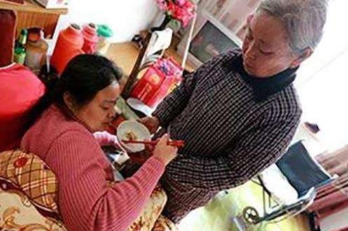 坐月子时不能洗澡,坐月子不能洗澡需要洗浴盆吗