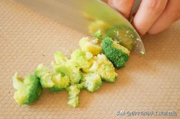 8个月宝宝一日三餐食谱时间表,12个月宝宝辅食三餐做法大全