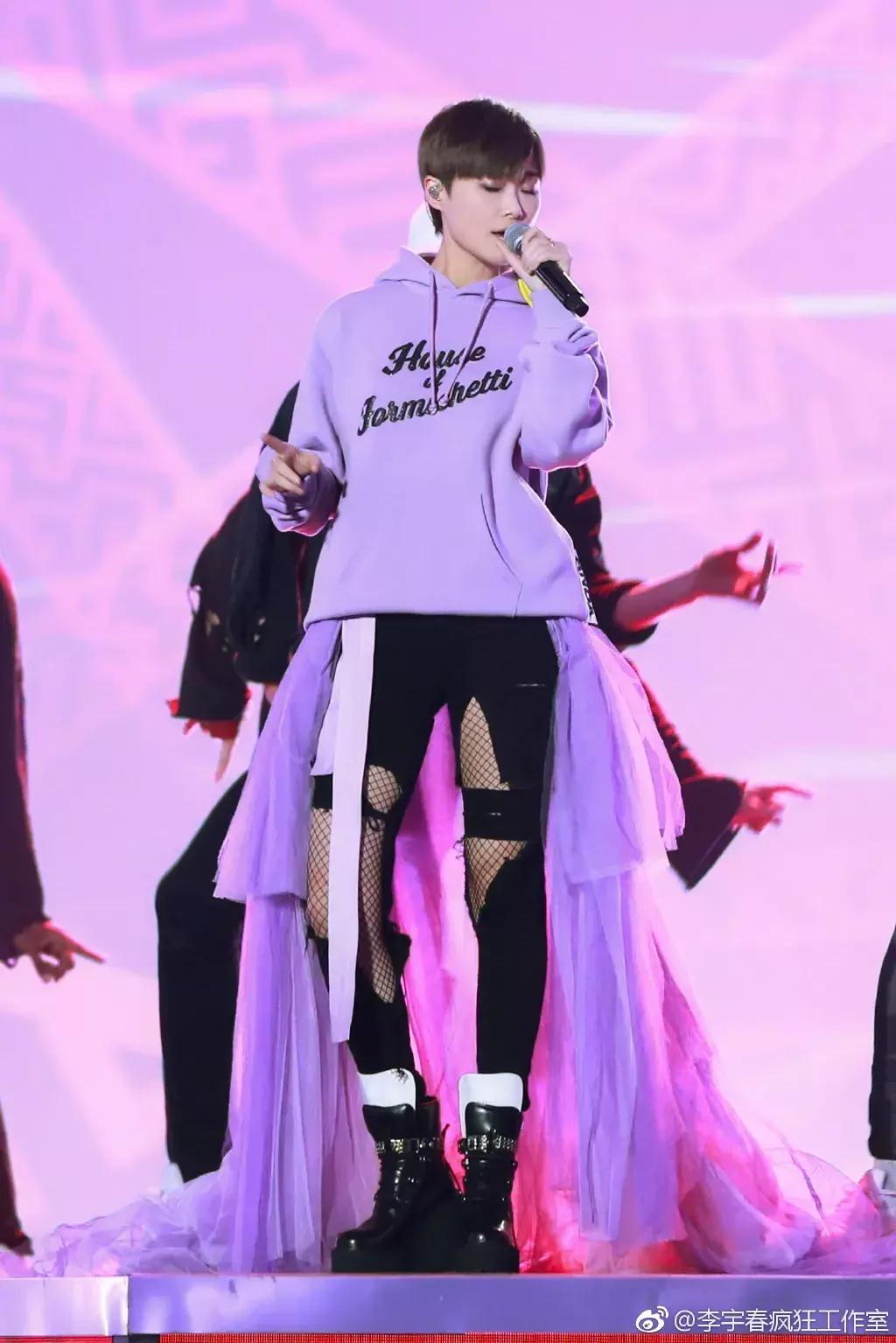 春季黄黑皮糖果色穿搭,冬季糖果色少女感穿搭