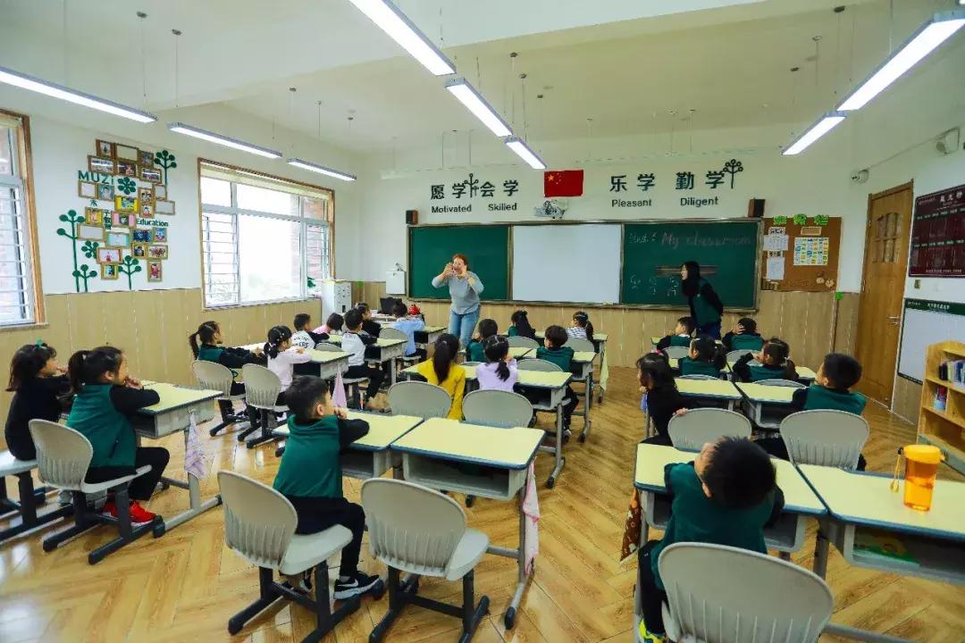 探校|金水区这家私立小学，竟敢说分数、兴趣双保证！