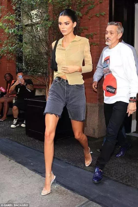 奶奶都嫌丑的旧包被Jennie背过后，半个地球的时尚博主疯狂求同款