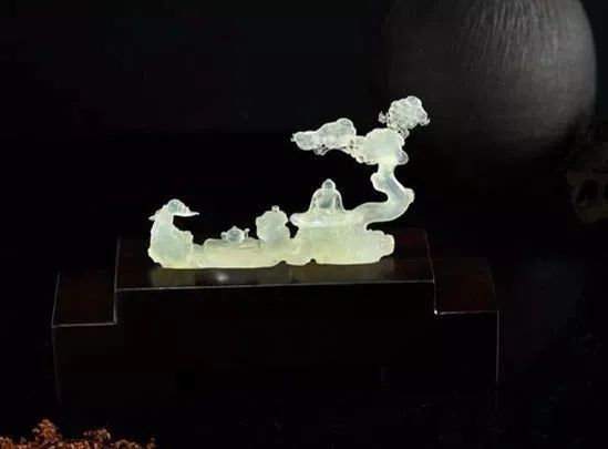 好品质的岫玉和差品质翡翠哪个好,岫玉与翡翠的鉴别方法有哪些呢